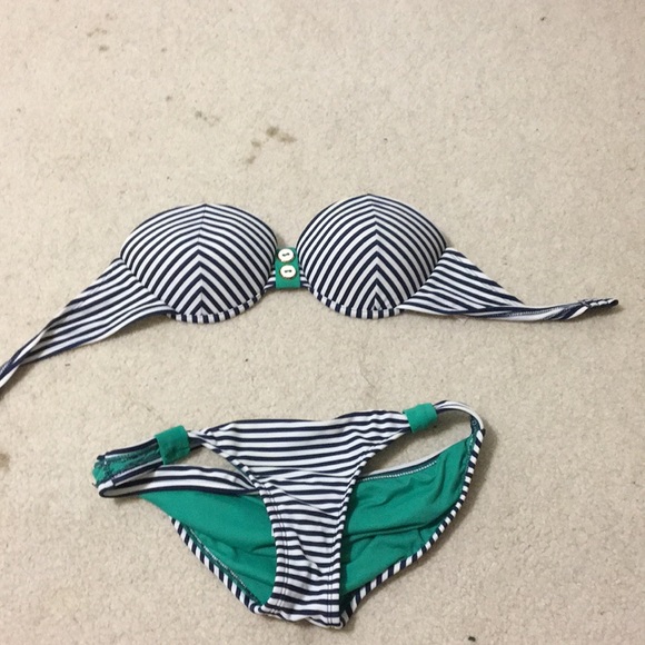 Striped bikini - Picture 4 of 6